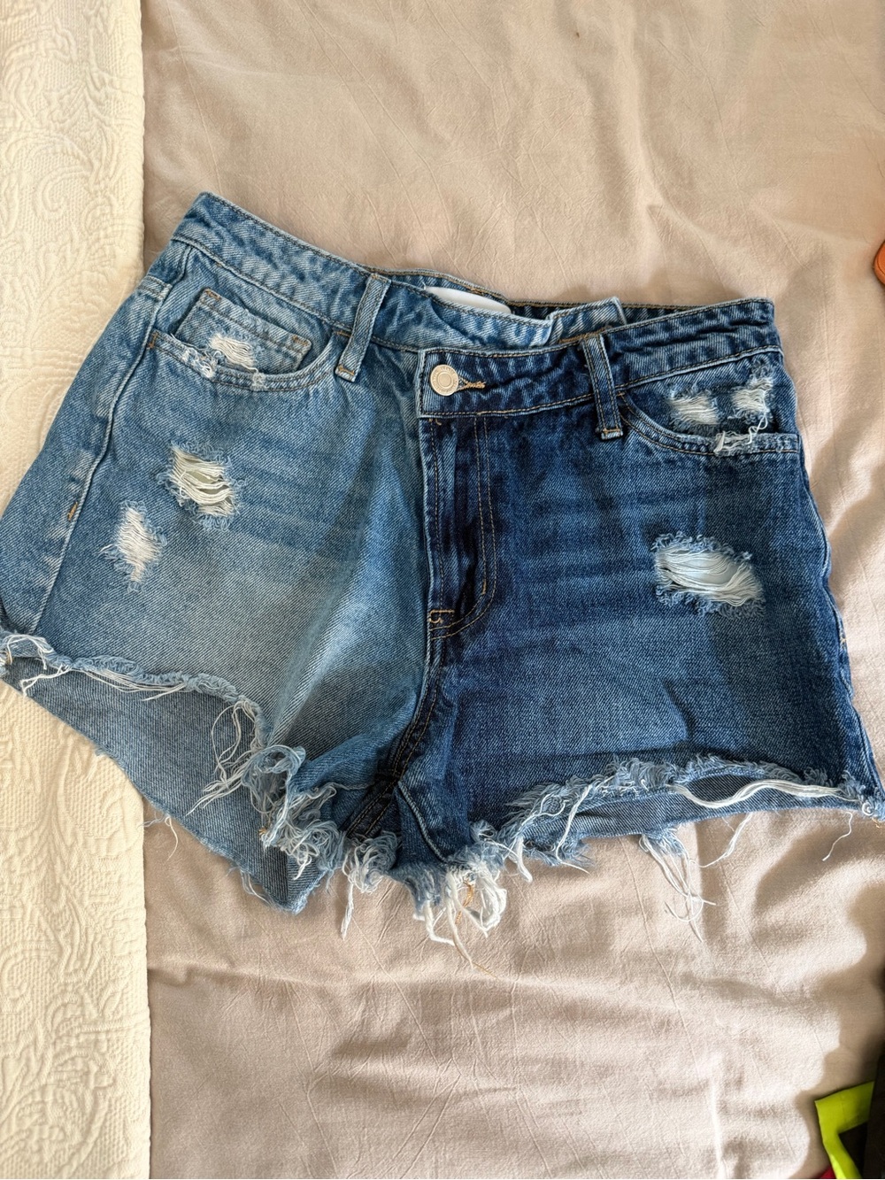 Two-Tone Distressed Denim Shorts - Blue